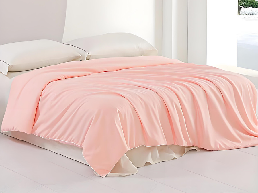 一套準備郵寄到澳洲的粉紅色蠶絲被